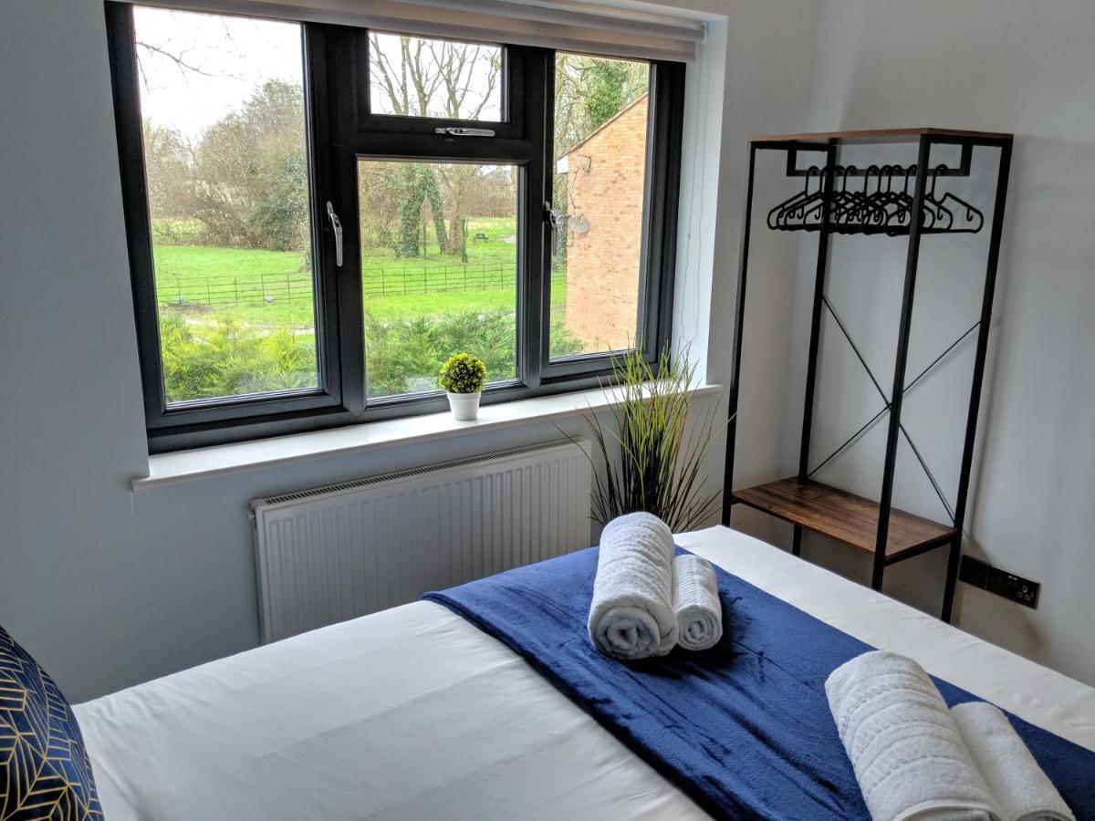 Crown Meadow - 4 Bedroom House - Heathrow - Excellentstays Colnbrook Εξωτερικό φωτογραφία