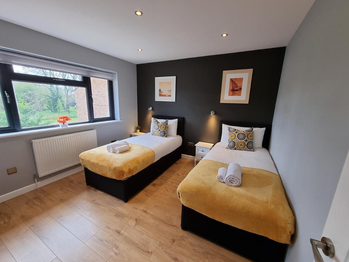 Crown Meadow - 4 Bedroom House - Heathrow - Excellentstays Colnbrook Εξωτερικό φωτογραφία