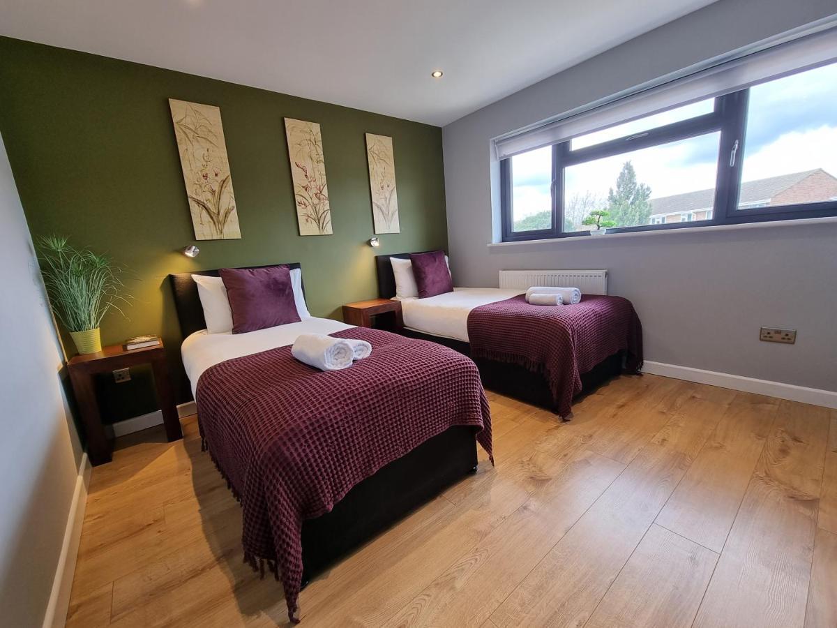 Crown Meadow - 4 Bedroom House - Heathrow - Excellentstays Colnbrook Εξωτερικό φωτογραφία