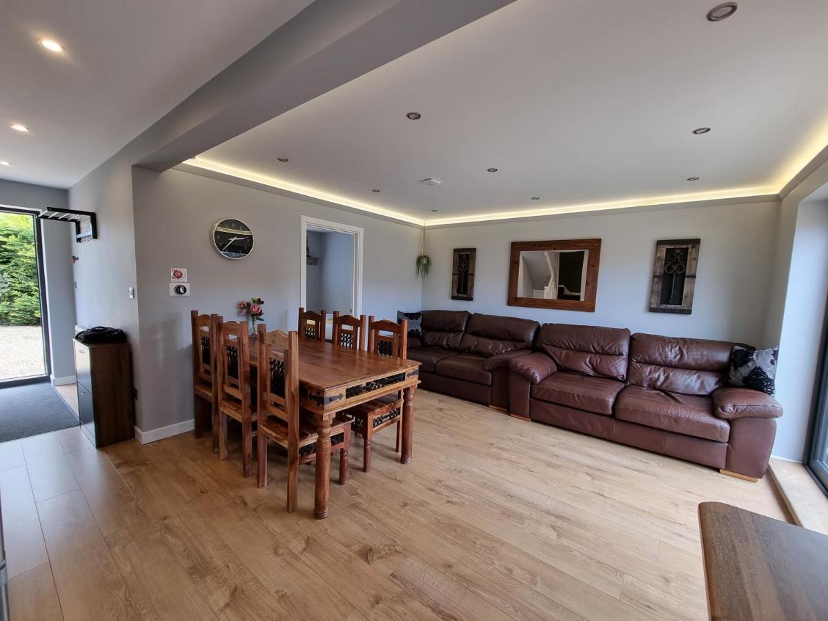 Crown Meadow - 4 Bedroom House - Heathrow - Excellentstays Colnbrook Εξωτερικό φωτογραφία