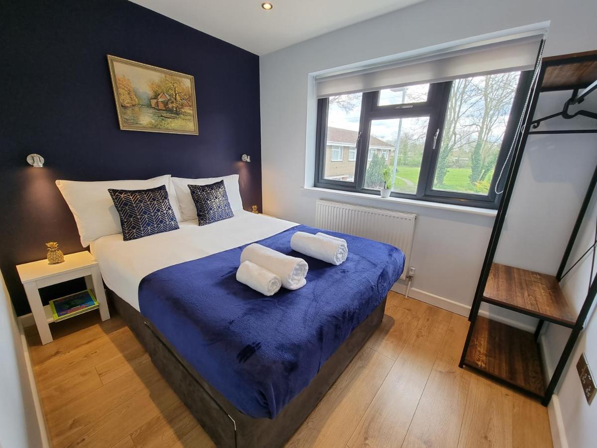 Crown Meadow - 4 Bedroom House - Heathrow - Excellentstays Colnbrook Εξωτερικό φωτογραφία