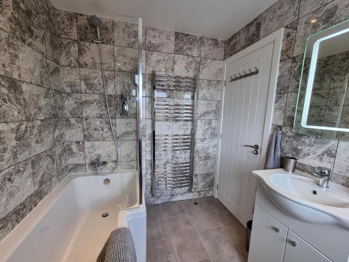 Crown Meadow - 4 Bedroom House - Heathrow - Excellentstays Colnbrook Εξωτερικό φωτογραφία