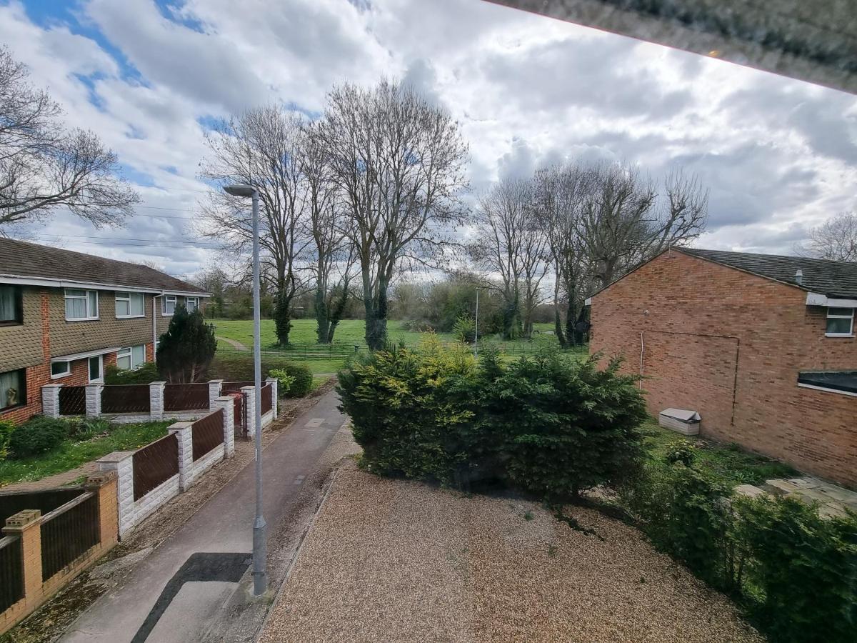 Crown Meadow - 4 Bedroom House - Heathrow - Excellentstays Colnbrook Εξωτερικό φωτογραφία