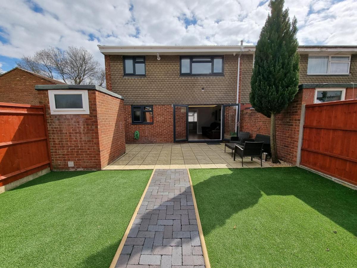 Crown Meadow - 4 Bedroom House - Heathrow - Excellentstays Colnbrook Εξωτερικό φωτογραφία