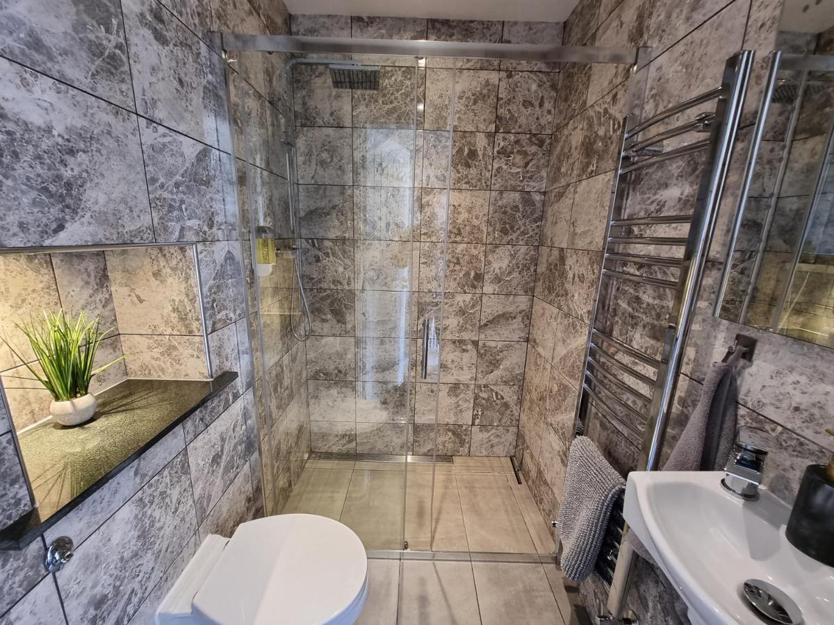 Crown Meadow - 4 Bedroom House - Heathrow - Excellentstays Colnbrook Εξωτερικό φωτογραφία